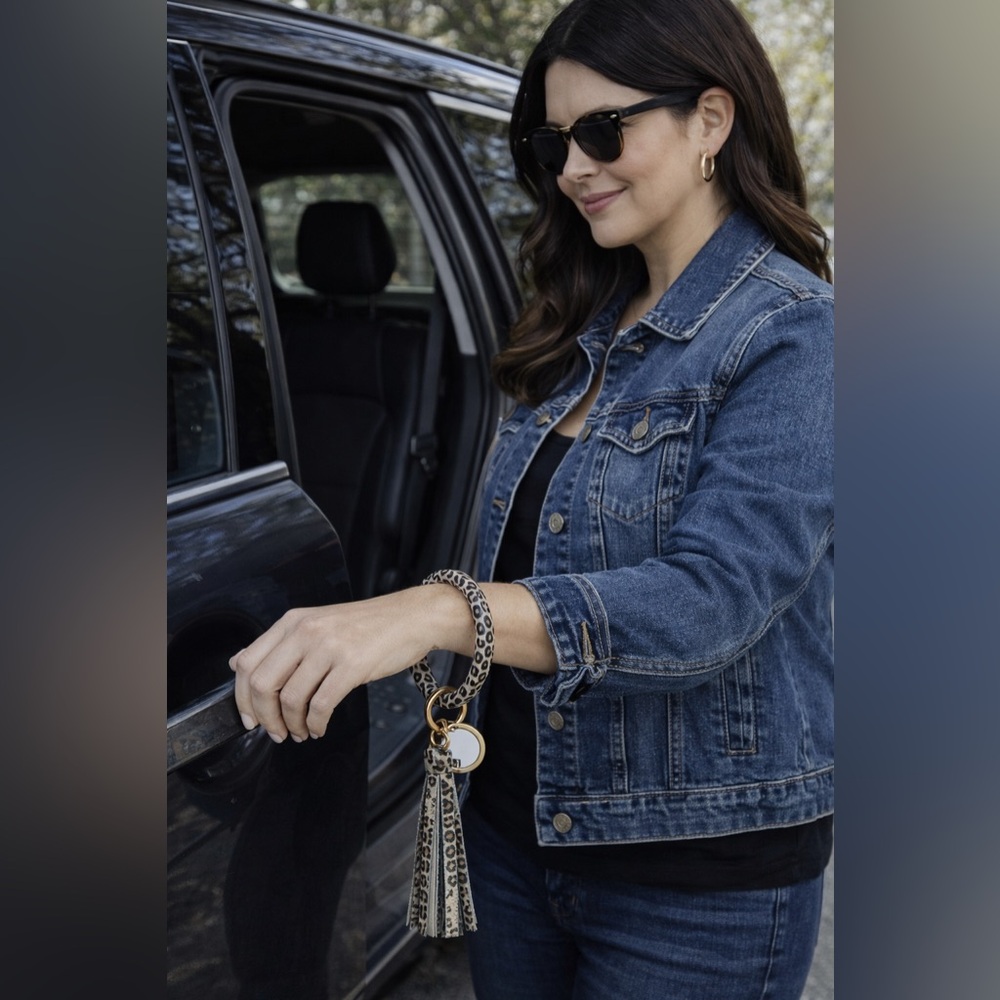 🔥 2 for $15 DEAL – READ FIRST 🔥Leopard Print Keychain Bracelet with Charm